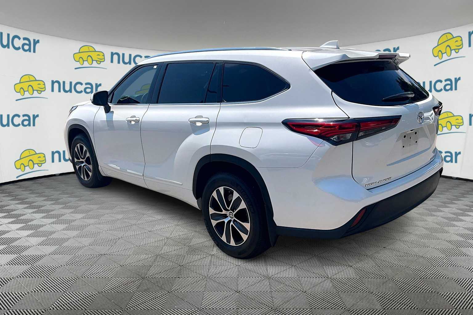 2021 Toyota Highlander XLE - Photo 3