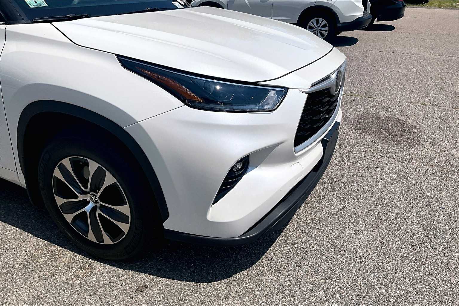 2021 Toyota Highlander XLE - Photo 5