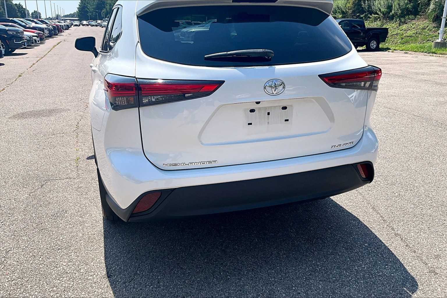 2021 Toyota Highlander XLE - Photo 7
