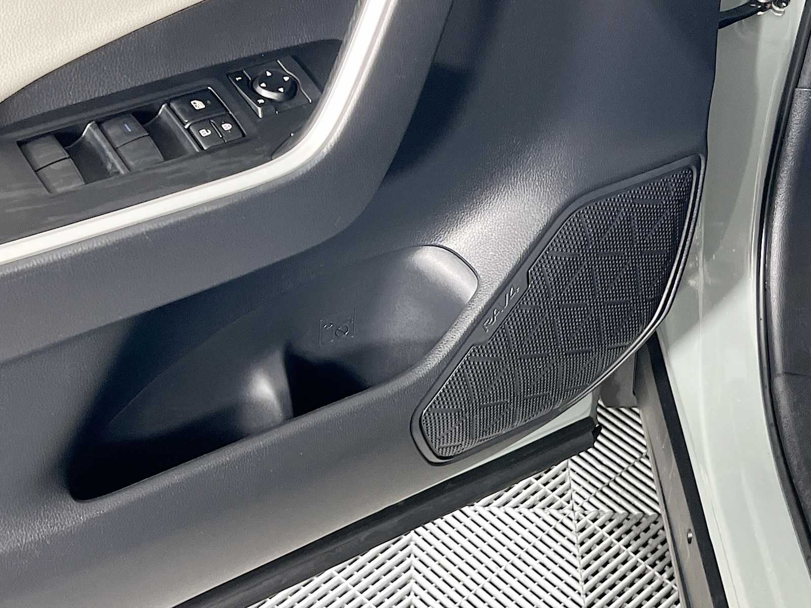 2019 Toyota RAV4 Adventure - Photo 18