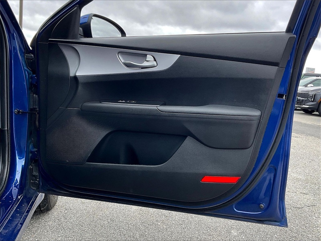 2023 Kia Forte LXS - Photo 11