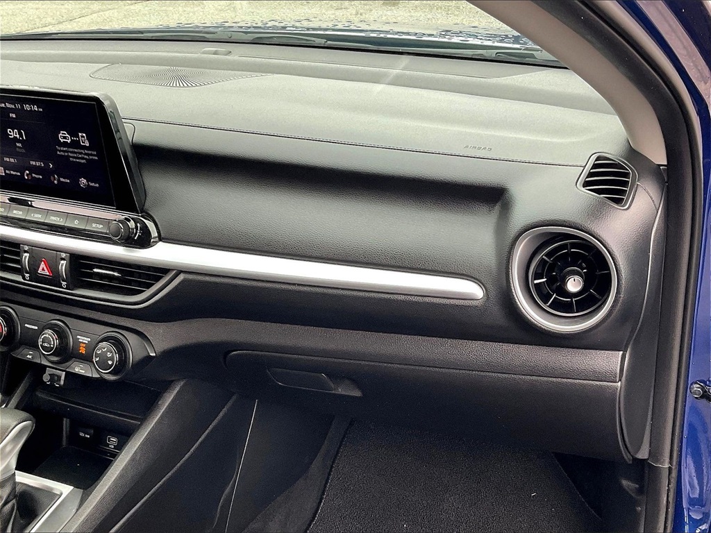 2023 Kia Forte LXS - Photo 12