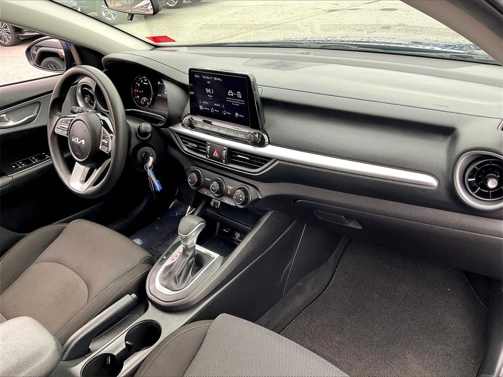 2023 Kia Forte LXS - Photo 13