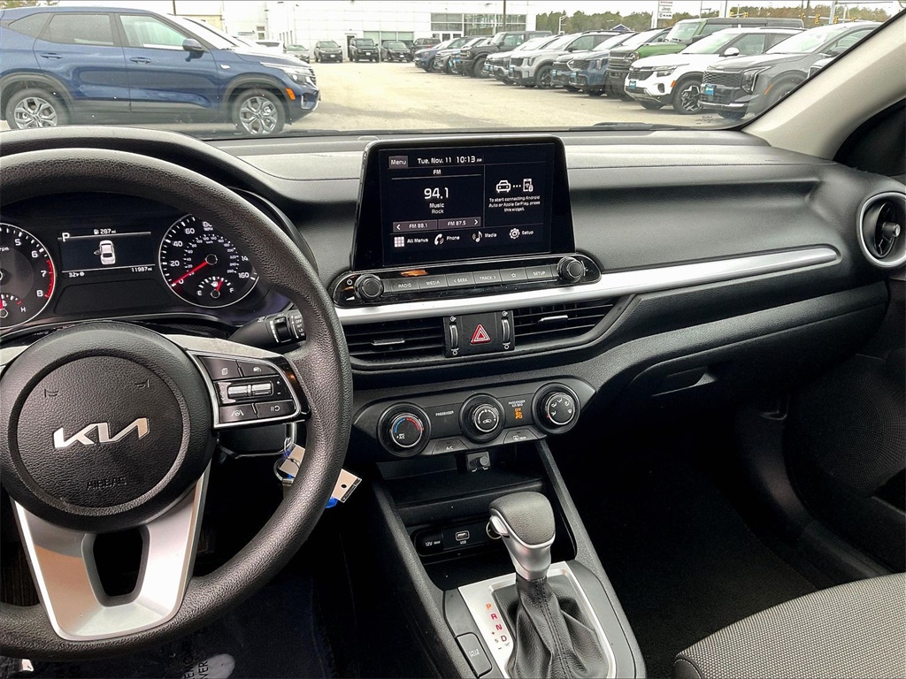 2023 Kia Forte LXS - Photo 17