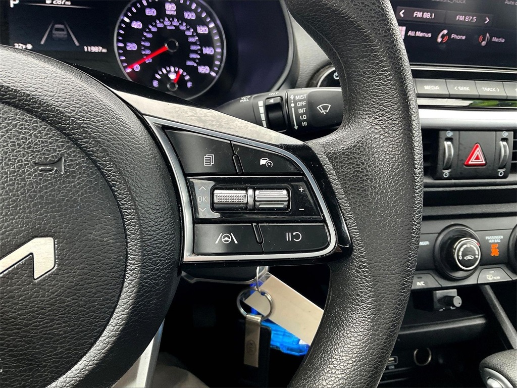 2023 Kia Forte LXS - Photo 22