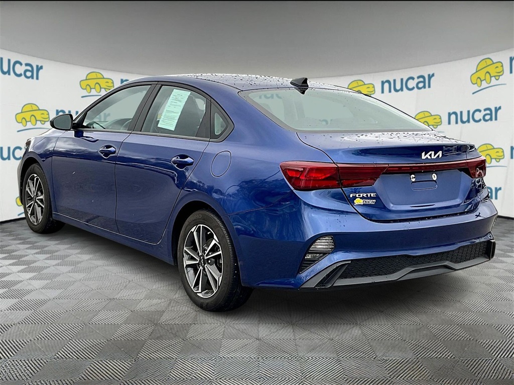2023 Kia Forte LXS - Photo 4