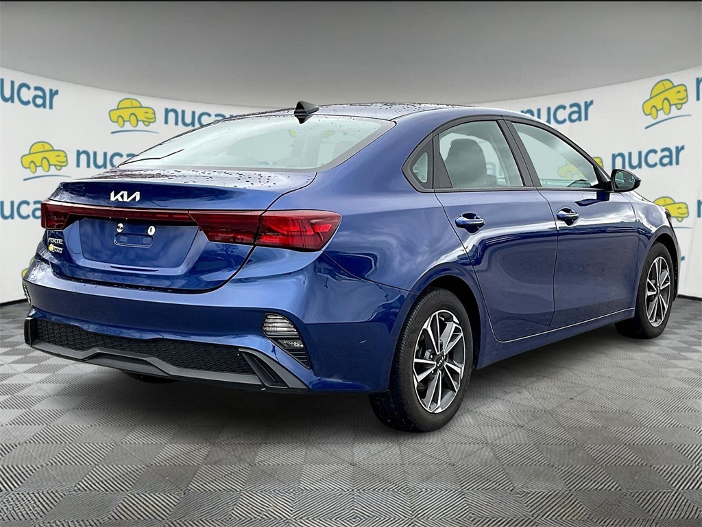 2023 Kia Forte LXS - Photo 6