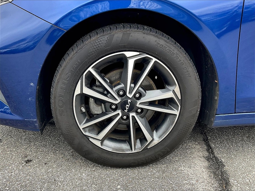 2023 Kia Forte LXS - Photo 7