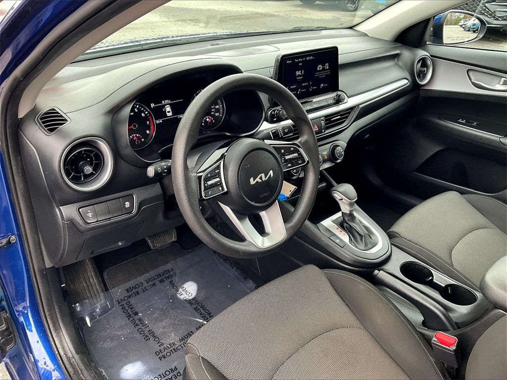 2023 Kia Forte LXS - Photo 8