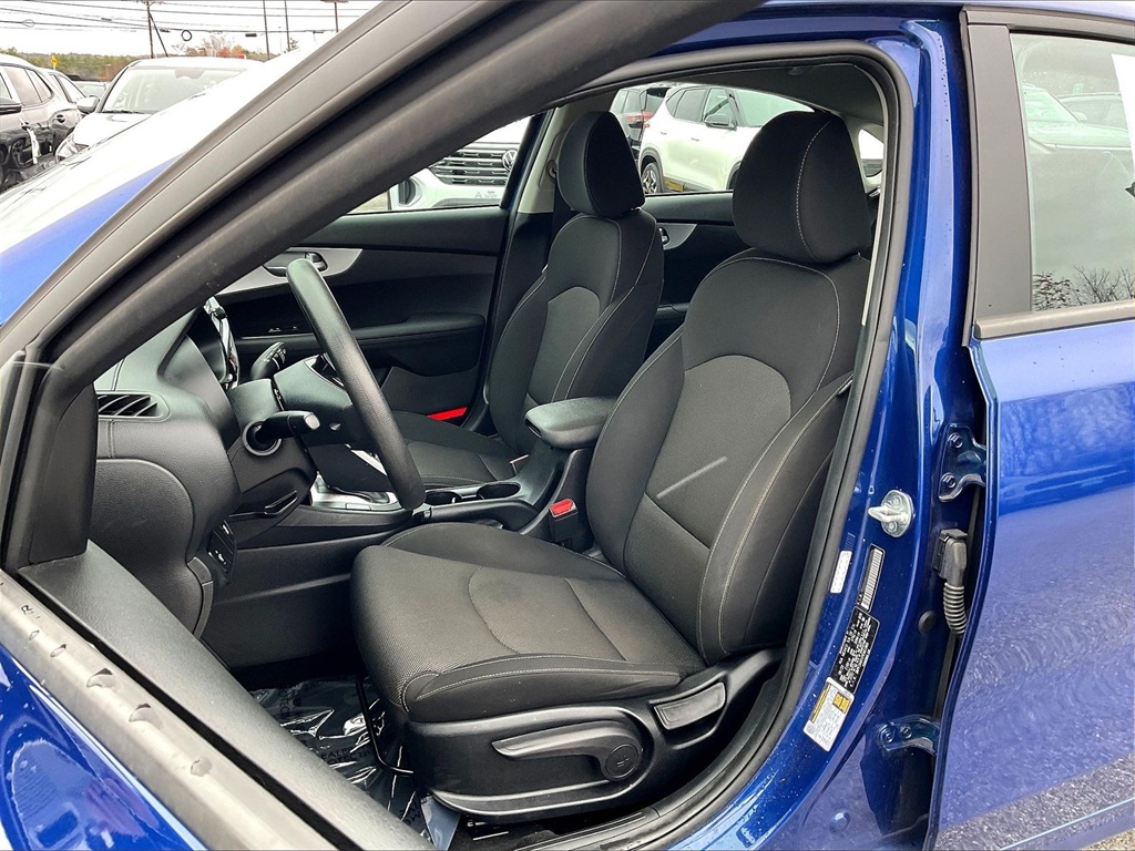2023 Kia Forte LXS - Photo 9
