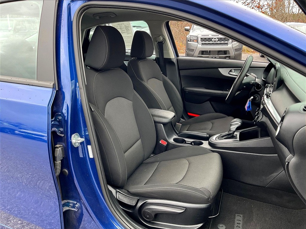 2023 Kia Forte LXS - Photo 10