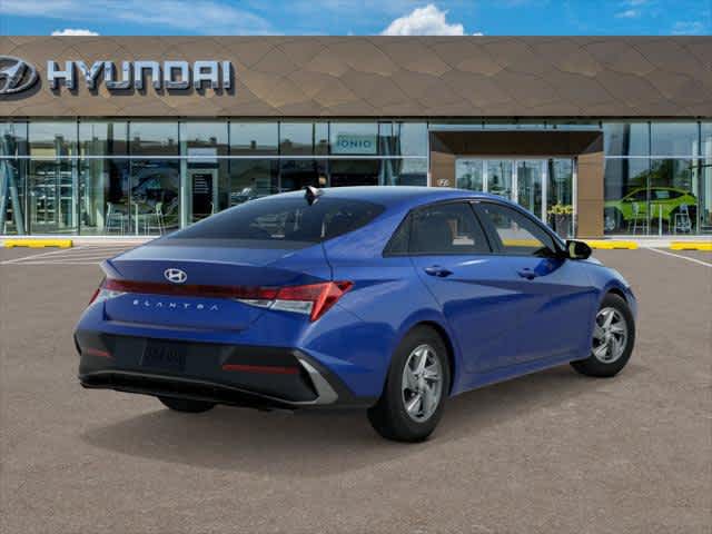 2025 Hyundai Elantra SE - Photo 4