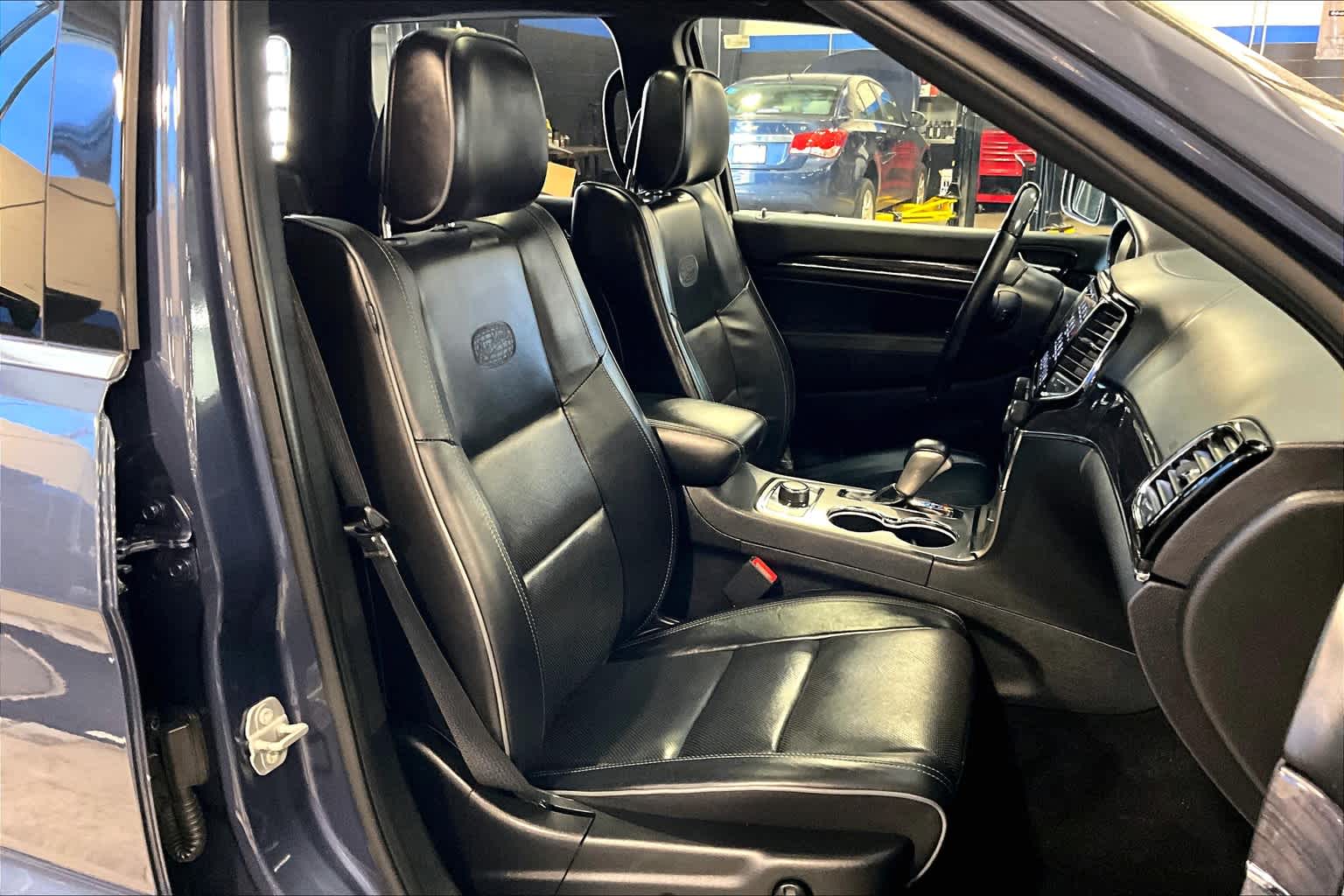 2020 Jeep Grand Cherokee Overland - Photo 11