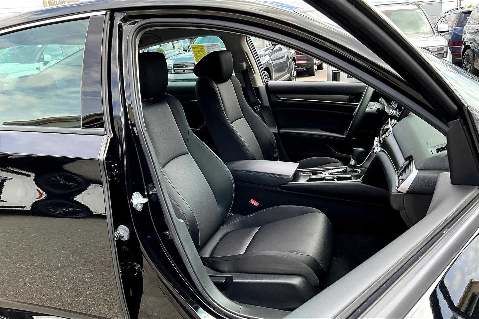 2022 Honda Accord LX - Photo 11