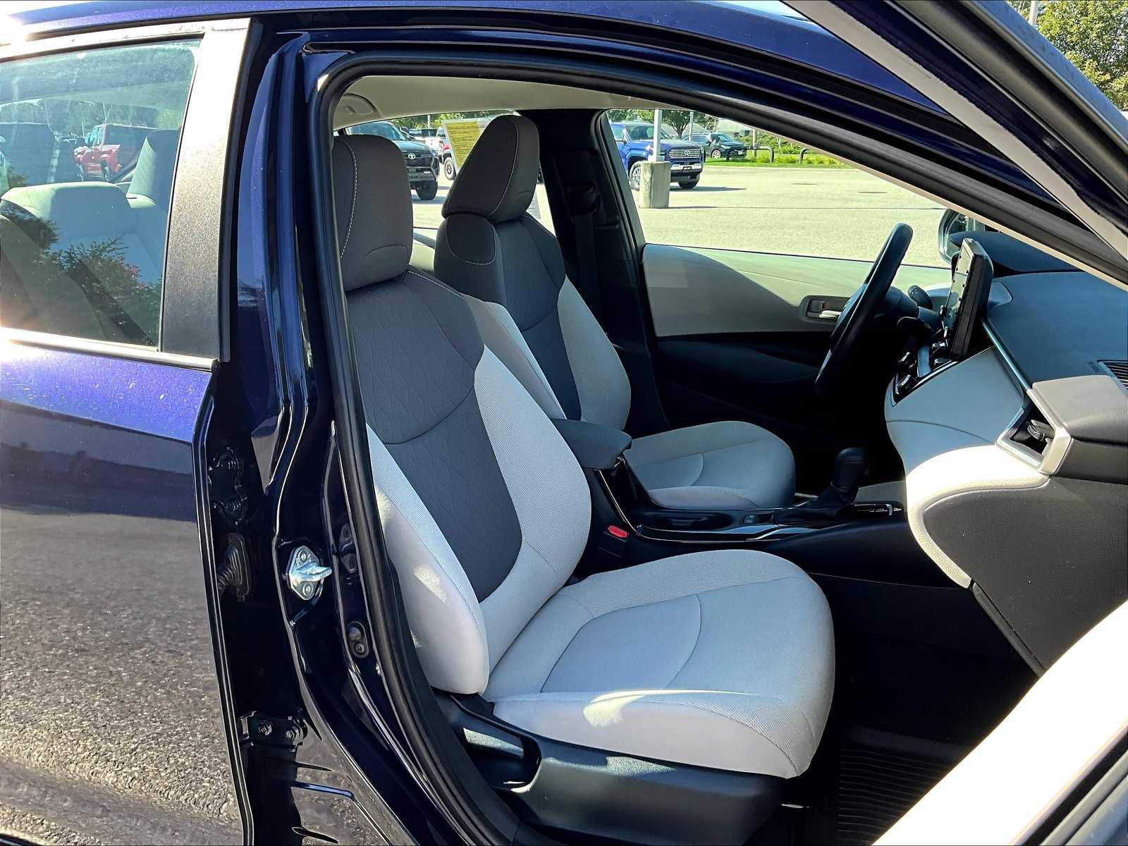 2022 Toyota Corolla LE - Photo 11