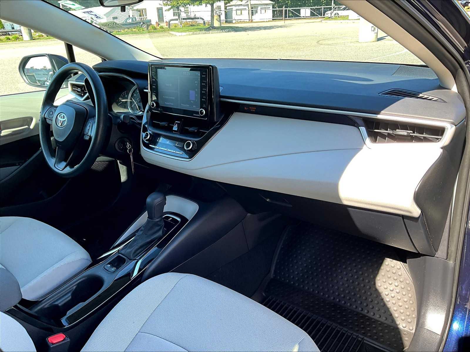 2022 Toyota Corolla LE - Photo 14