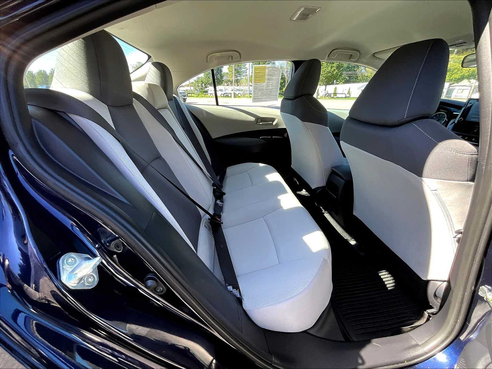 2022 Toyota Corolla LE - Photo 16