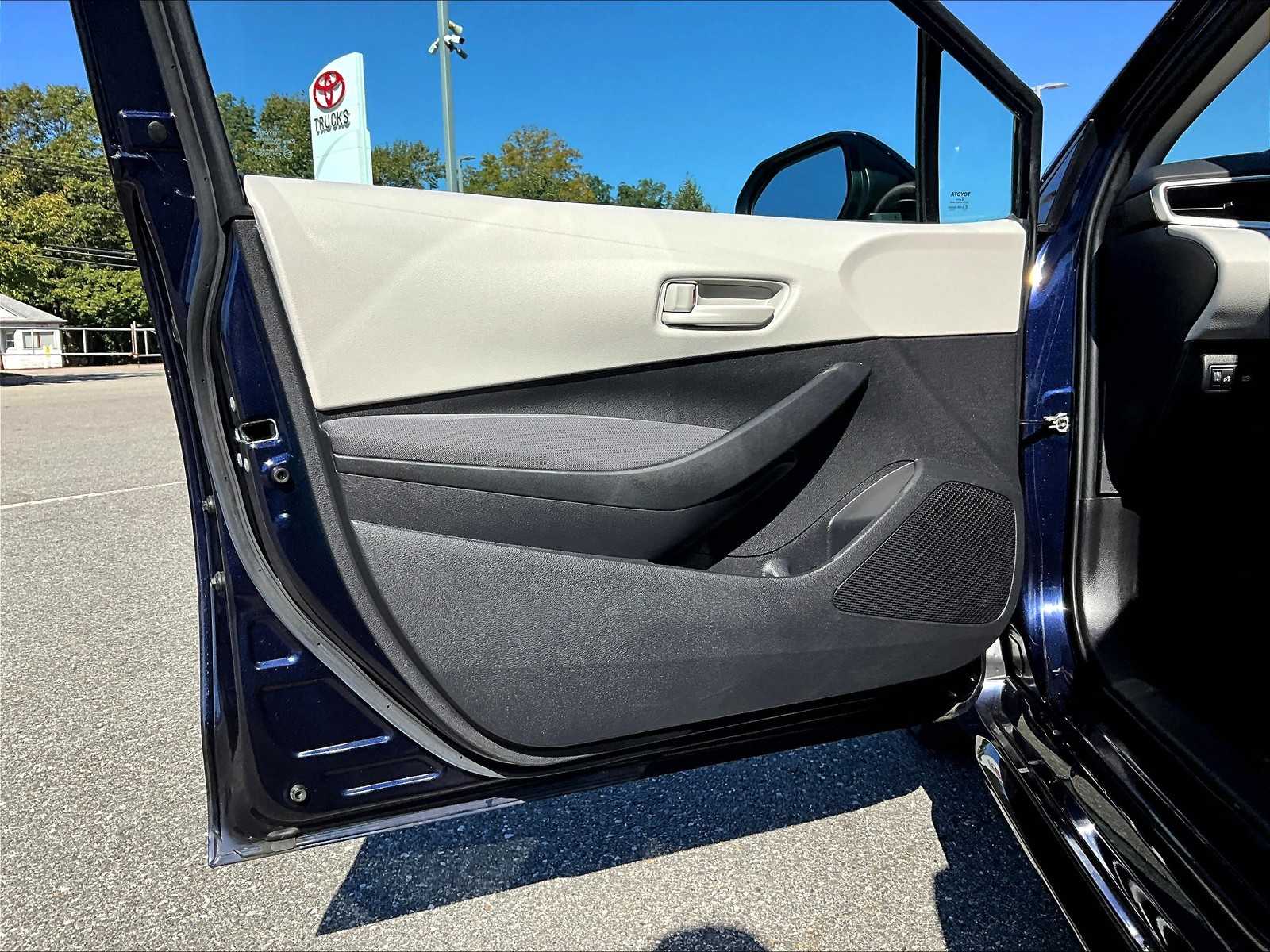 2022 Toyota Corolla LE - Photo 9
