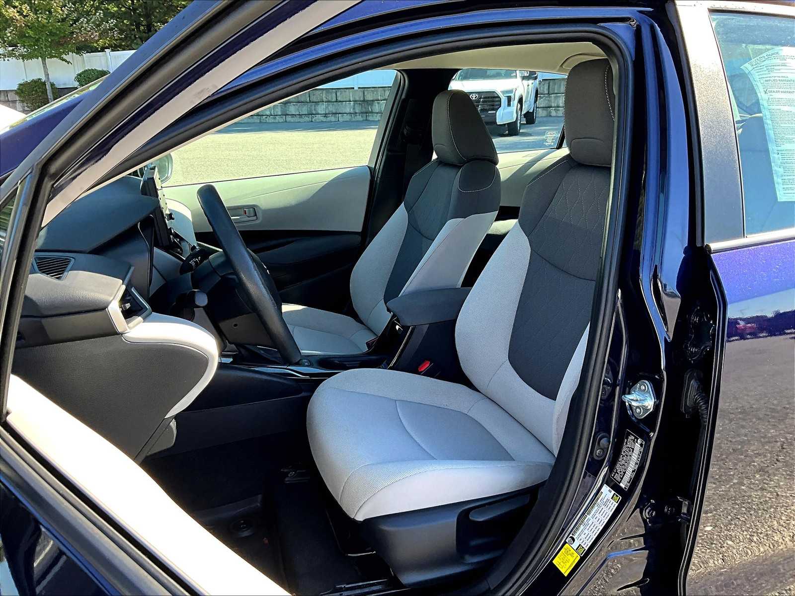 2022 Toyota Corolla LE - Photo 10