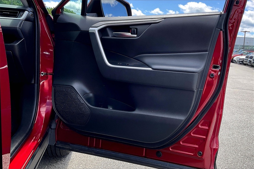 2022 Toyota RAV4 XLE - Photo 11