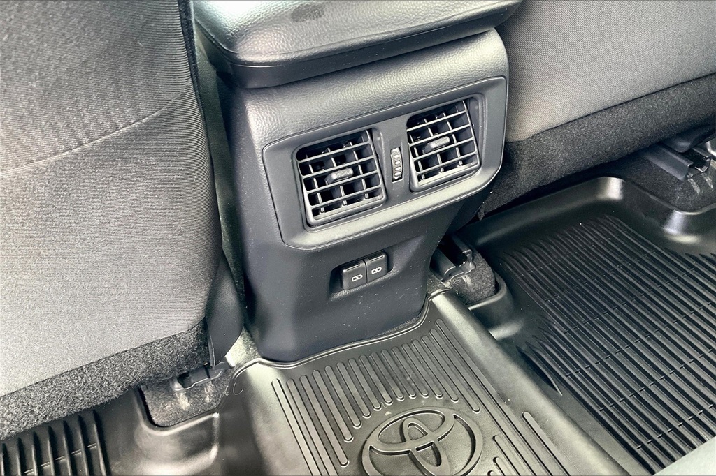 2022 Toyota RAV4 XLE - Photo 27