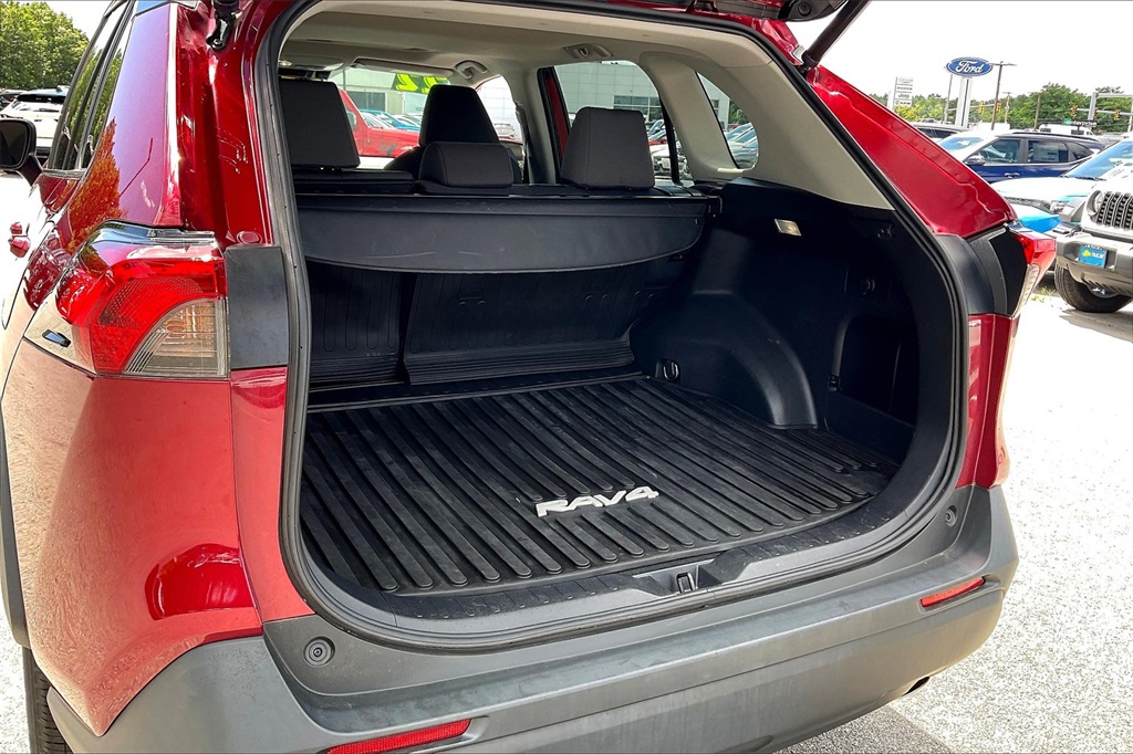 2022 Toyota RAV4 XLE - Photo 35