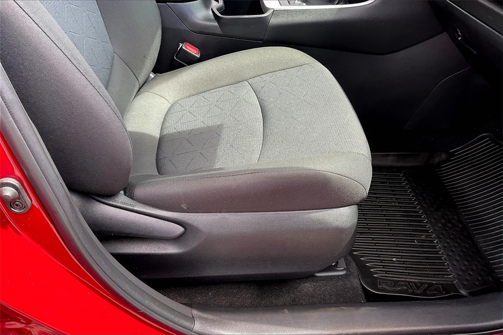 2022 Toyota RAV4 XLE - Photo 37