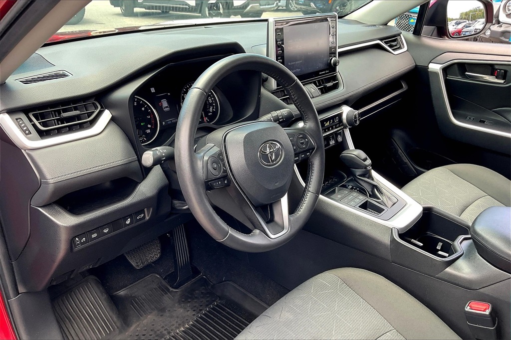 2022 Toyota RAV4 XLE - Photo 8