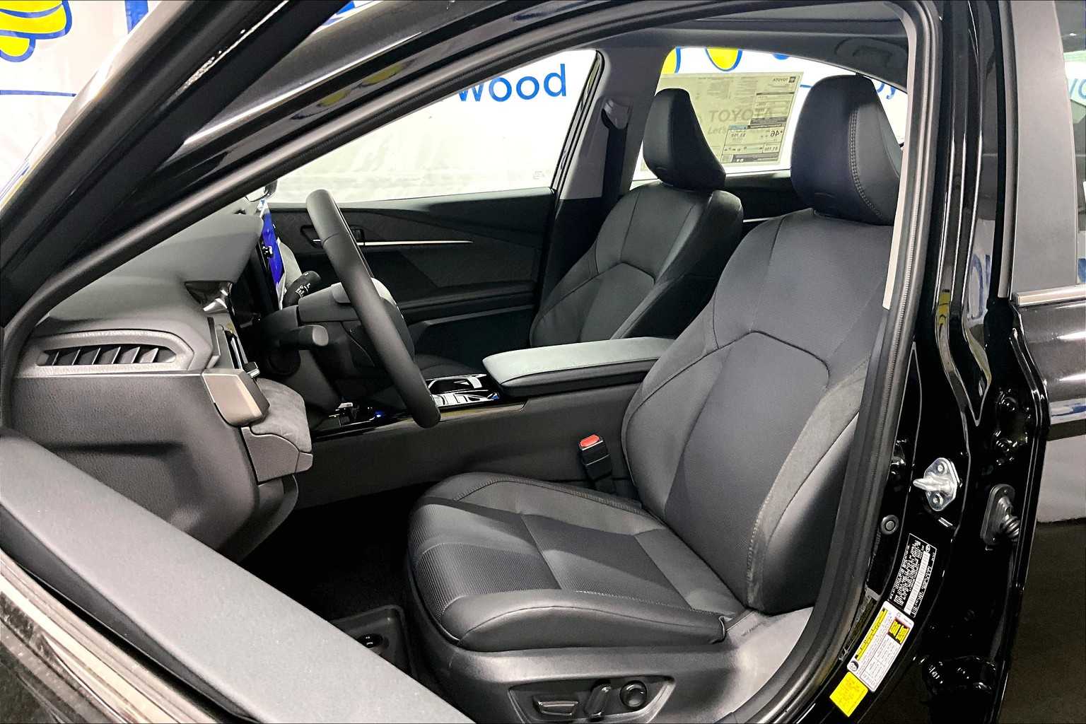 2025 Toyota Camry XLE - Photo 11