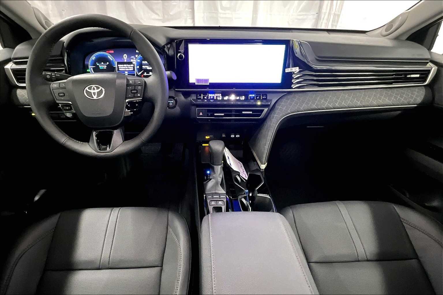 2025 Toyota Camry XLE - Photo 12
