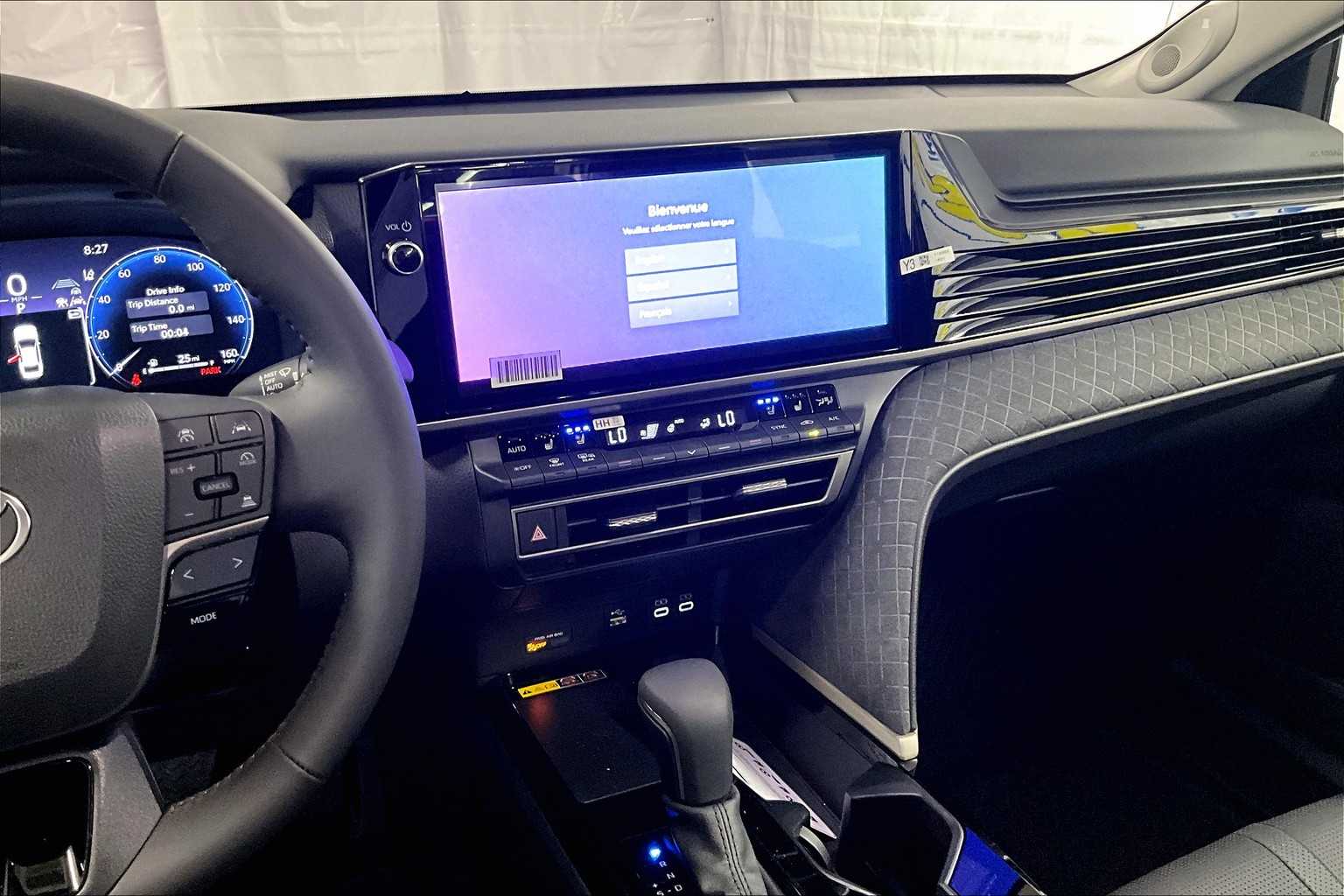 2025 Toyota Camry XLE - Photo 13