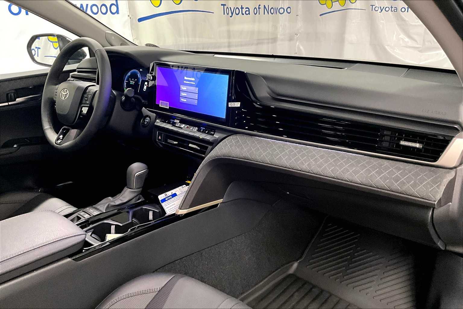 2025 Toyota Camry XLE - Photo 10