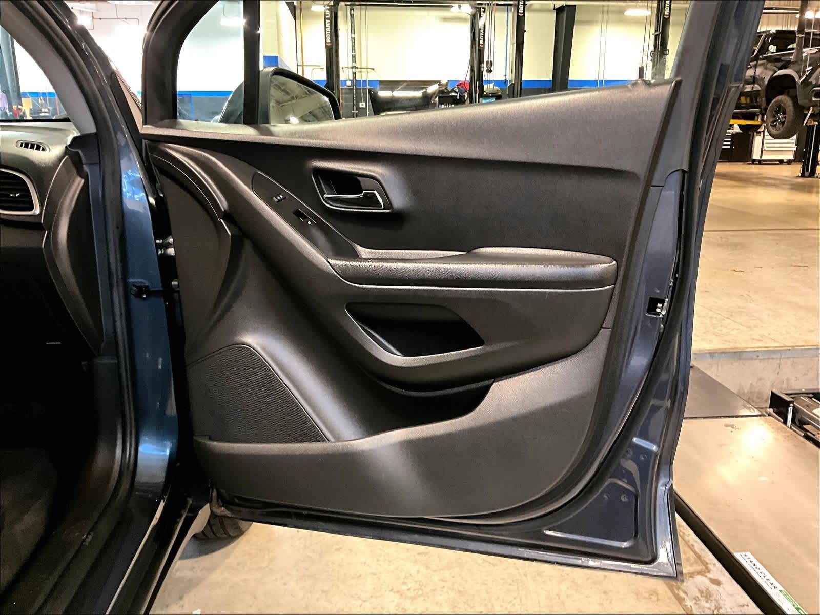 2022 Chevrolet Trax LT - Photo 12