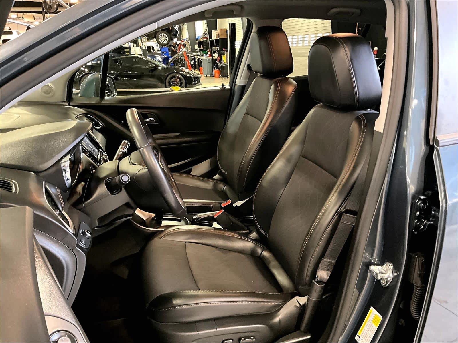 2022 Chevrolet Trax LT - Photo 10