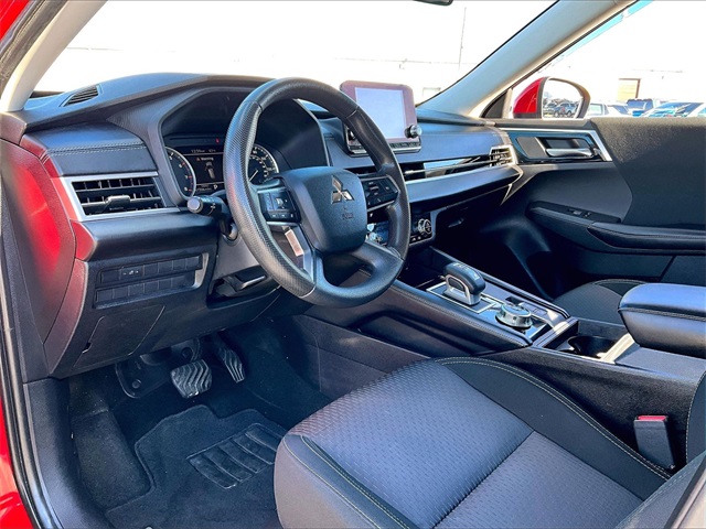 2022 Mitsubishi Outlander ES - Photo 8