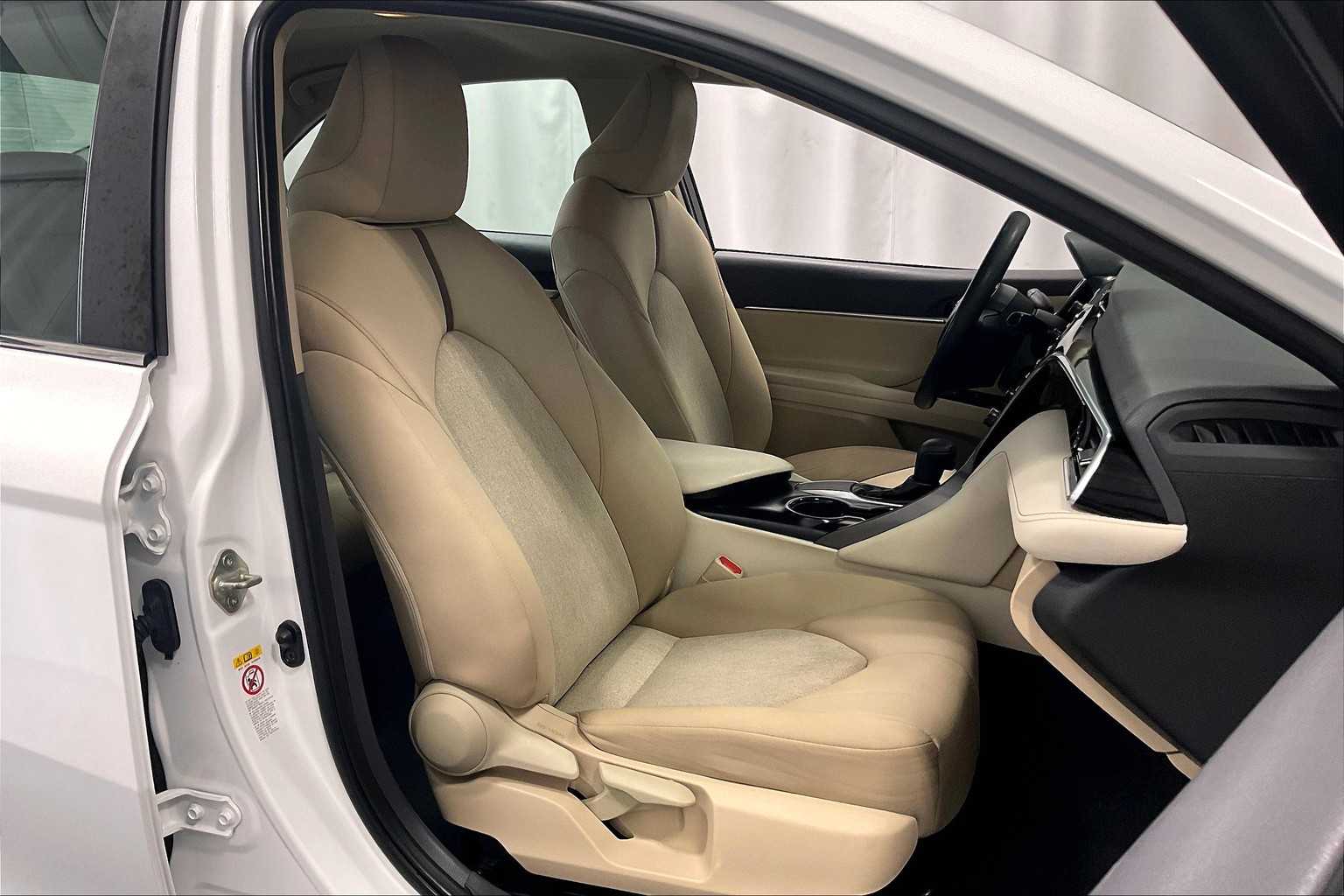 2018 Toyota Camry LE - Photo 11