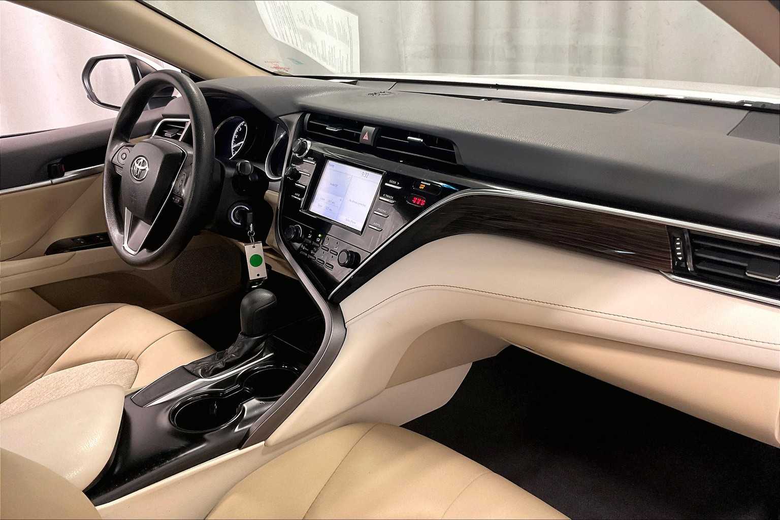 2018 Toyota Camry LE - Photo 14