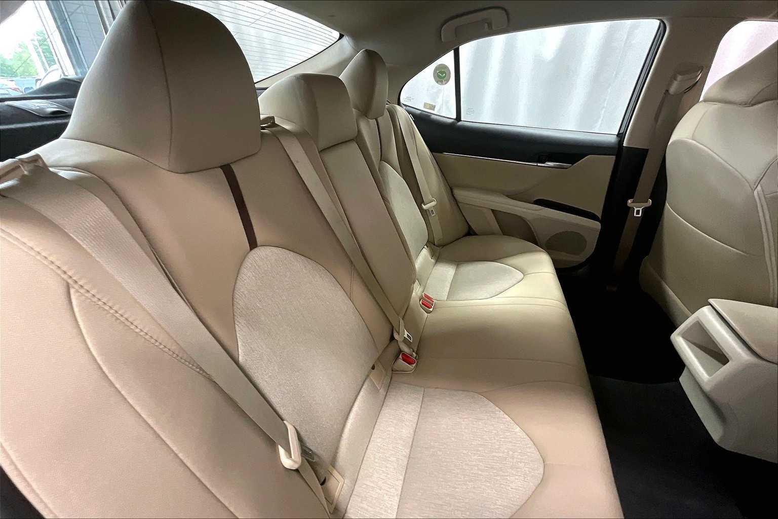 2018 Toyota Camry LE - Photo 16