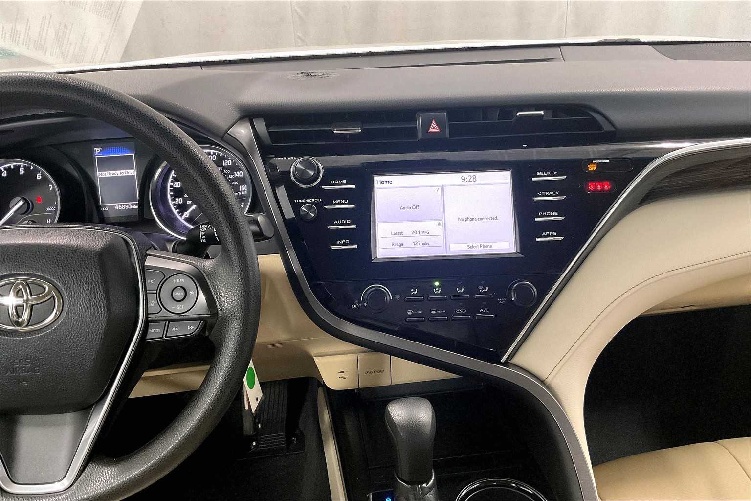 2018 Toyota Camry LE - Photo 18