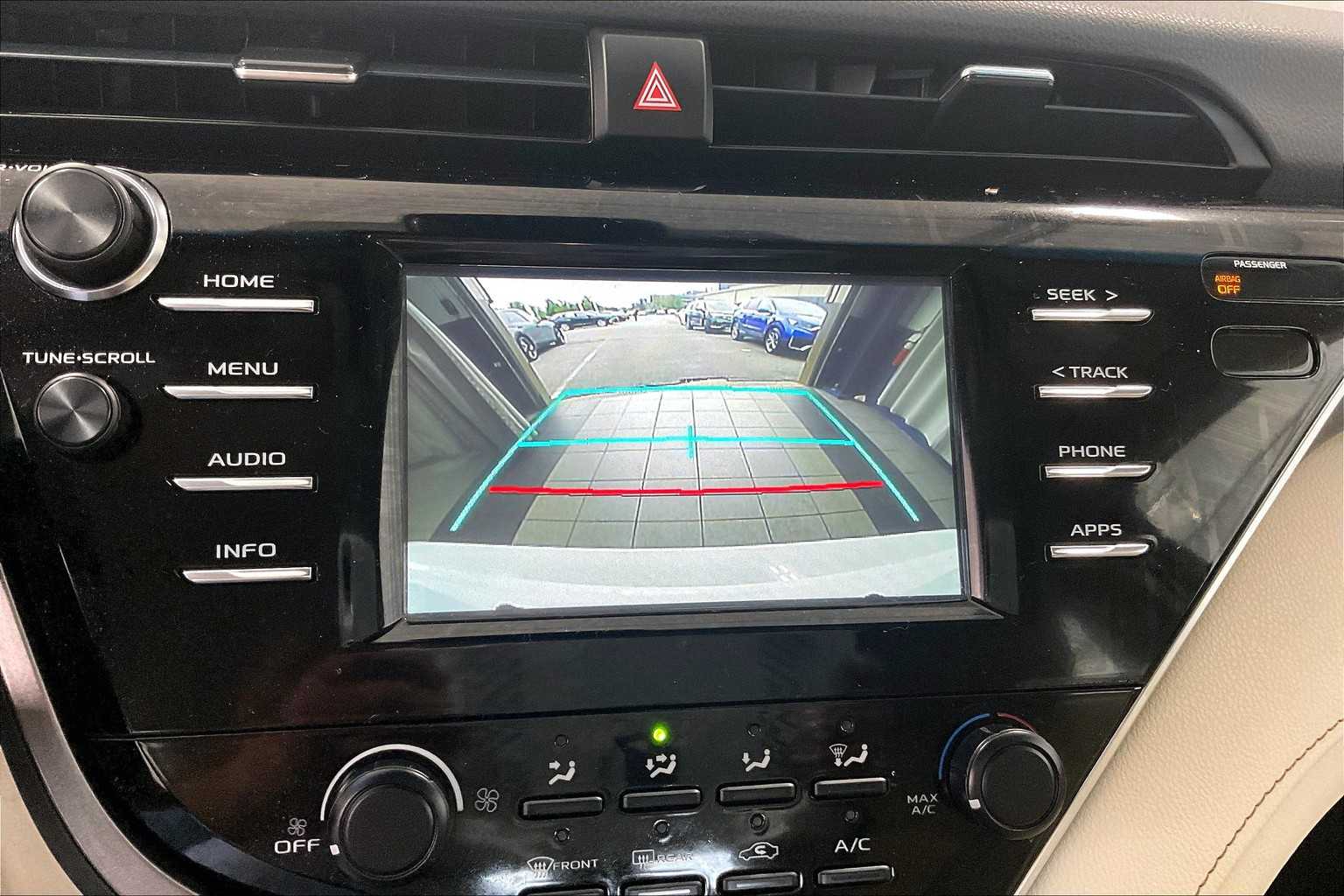 2018 Toyota Camry LE - Photo 19
