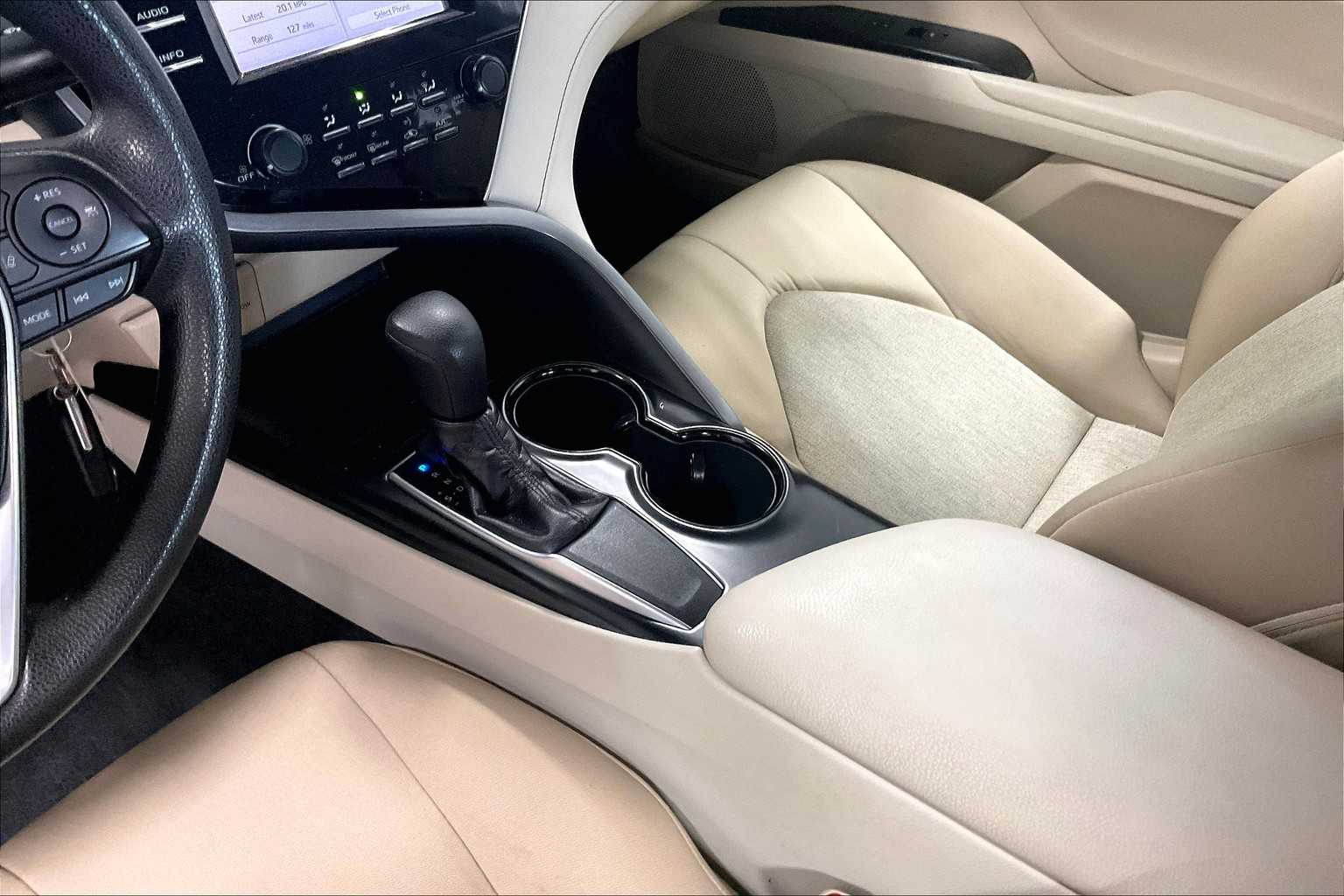 2018 Toyota Camry LE - Photo 20