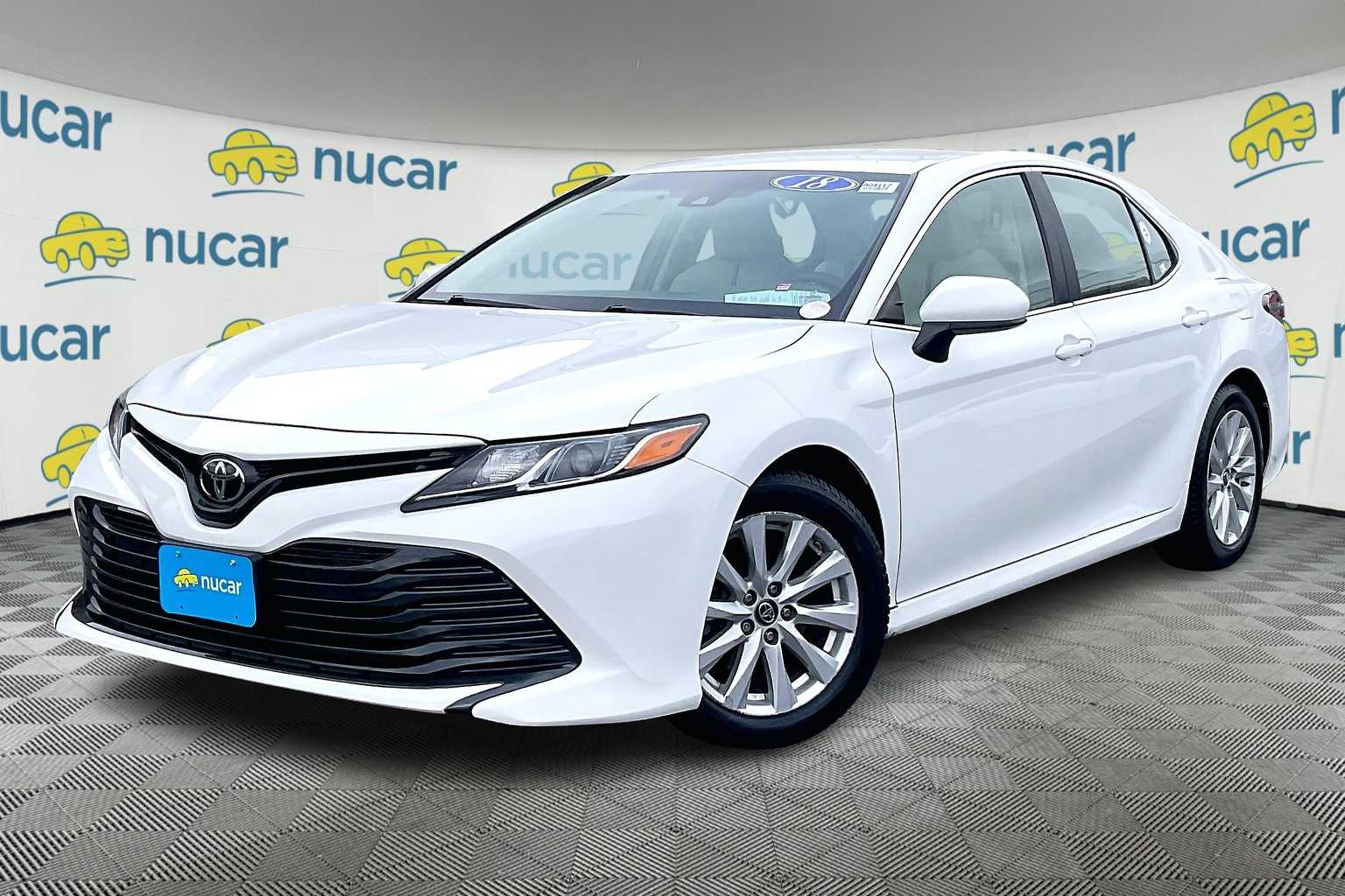 2018 Toyota Camry LE - Photo 3