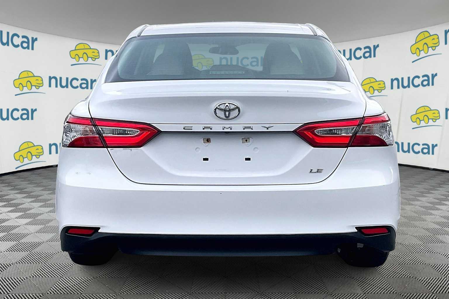 2018 Toyota Camry LE - Photo 5
