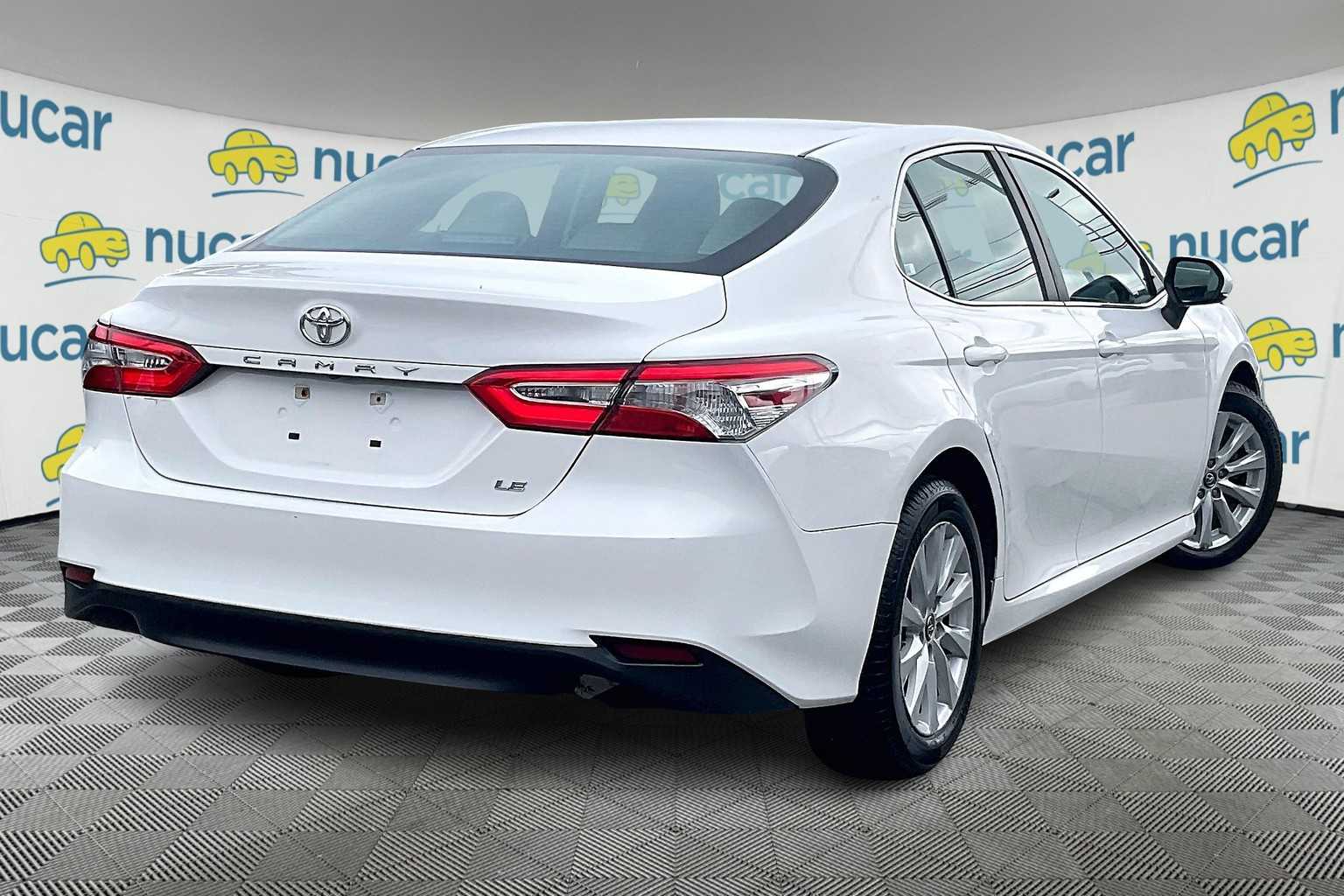 2018 Toyota Camry LE - Photo 6