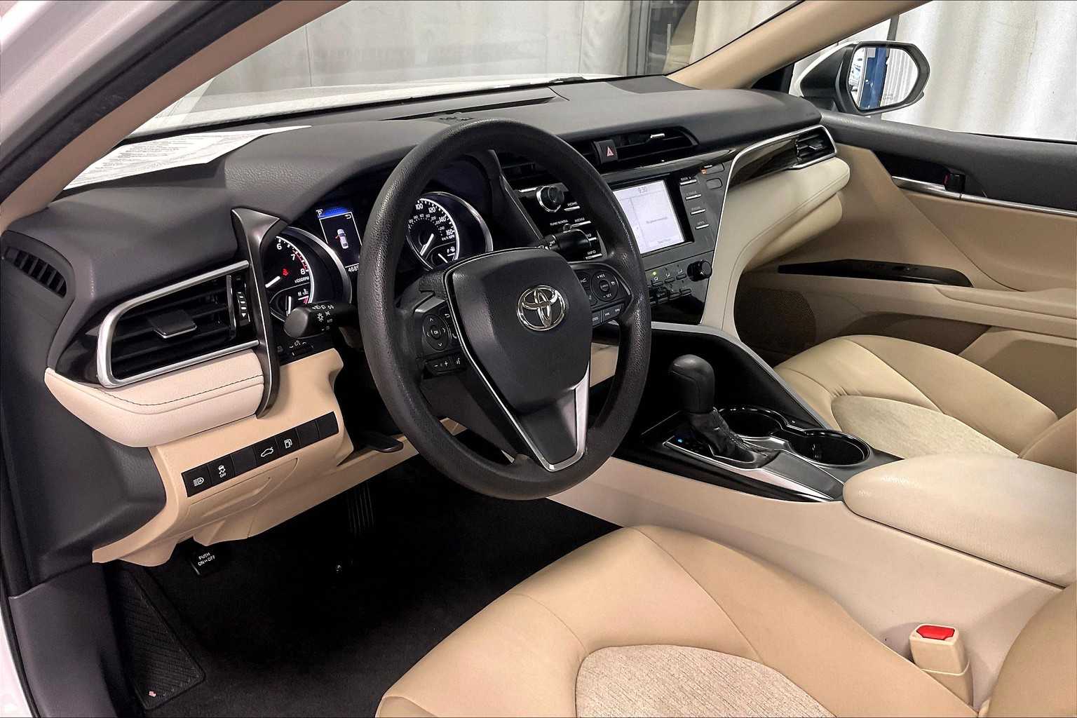 2018 Toyota Camry LE - Photo 8