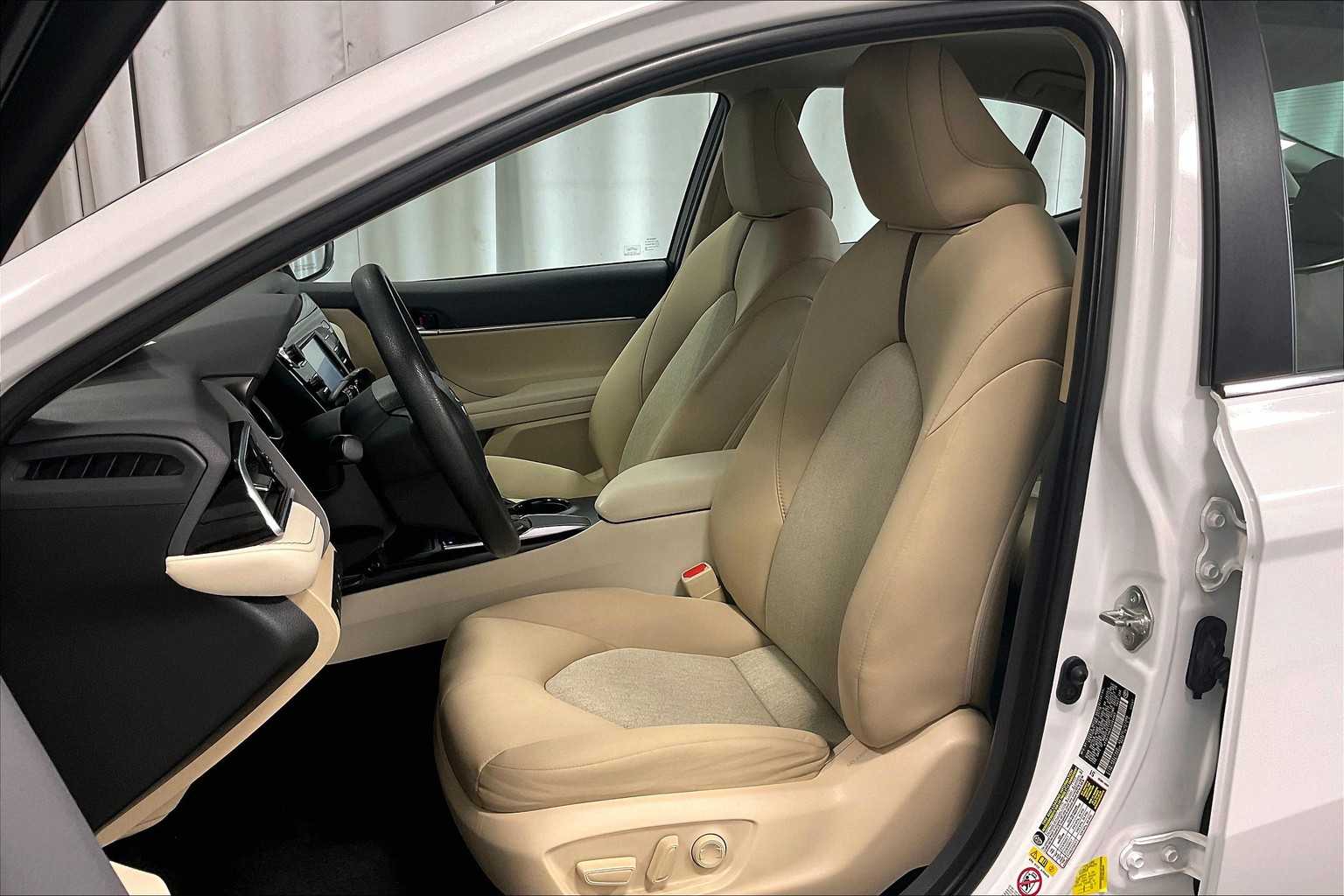 2018 Toyota Camry LE - Photo 10