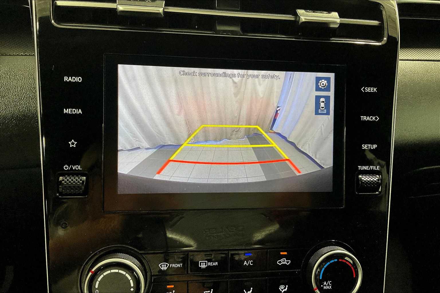 2024 Hyundai Santa Cruz SE - Photo 19