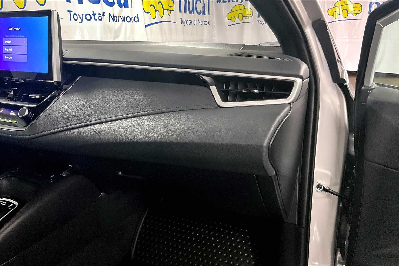 2025 Toyota Corolla XSE - Photo 13
