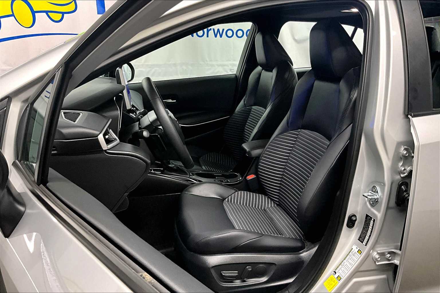 2025 Toyota Corolla XSE - Photo 10