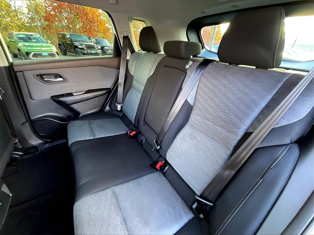 2023 Nissan Rogue SV - Photo 14